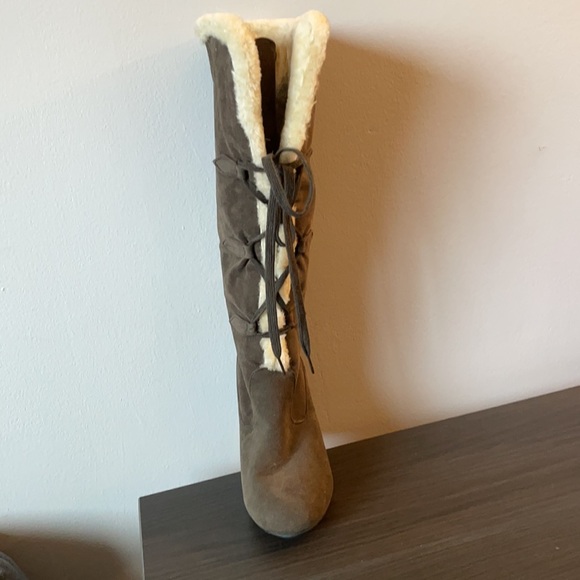 Tall boot - Picture 2 of 3